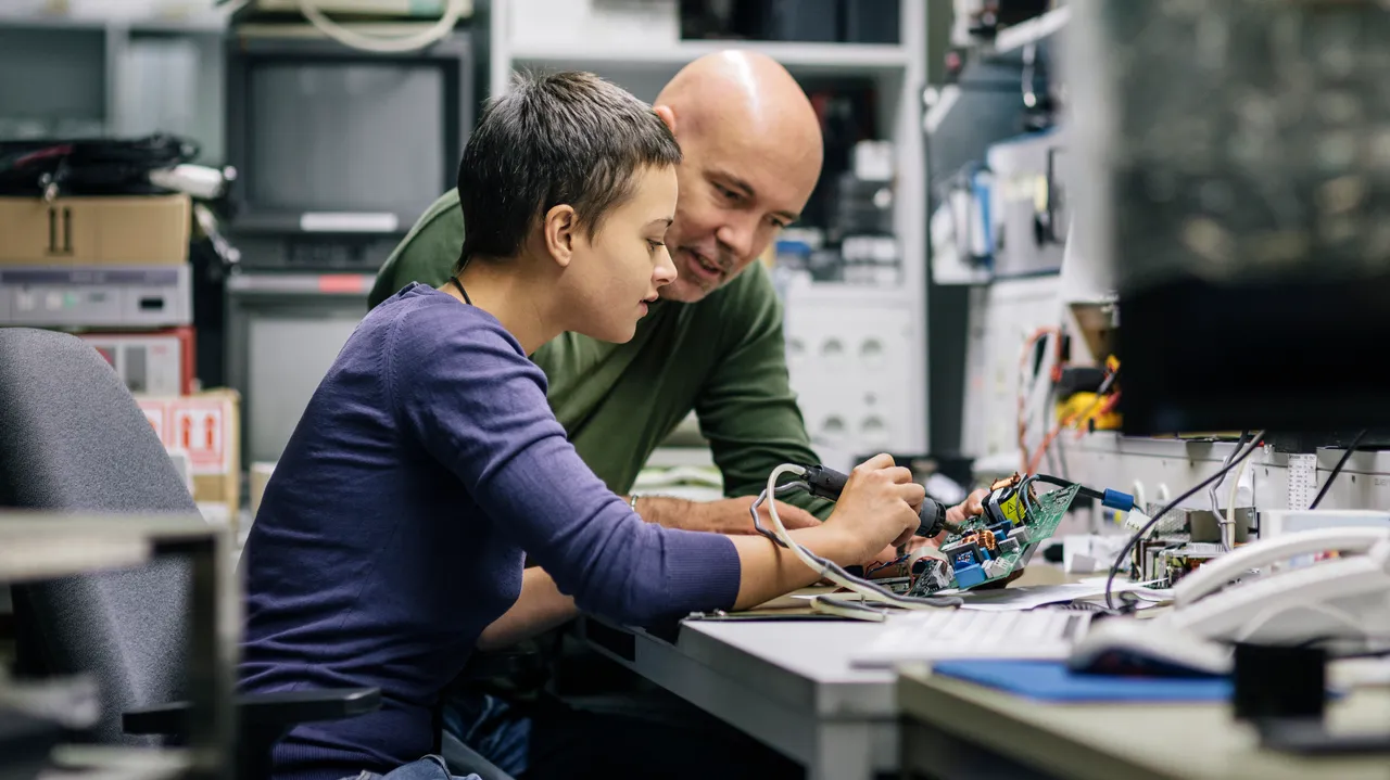 Engineer learning in a lab environment